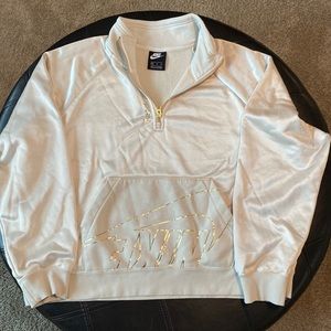 Barley used XL women quarter zip sweatshirt with front pocket.